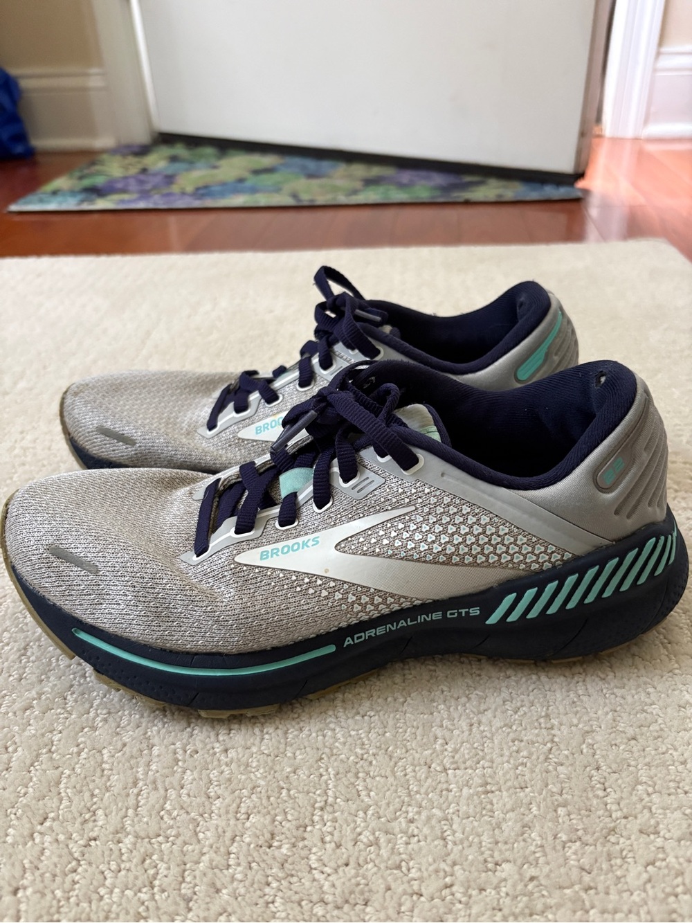 Brooks Adrenaline GTS 22 Women's Size 8 Running Shoes - Gray with Teal Accents